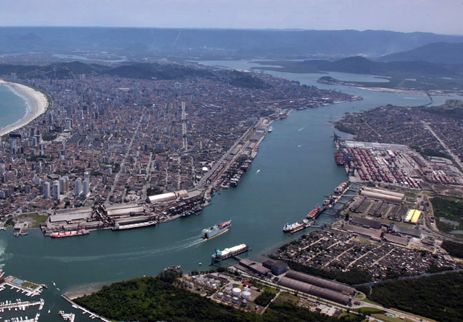 Brasil: Puerto de Santos bate récord de contenedores y supera los 2,4 millones de TEU