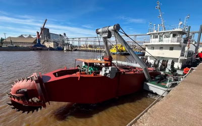 La nueva draga DRM-5 «Paraguay» ya navega rumbo al país